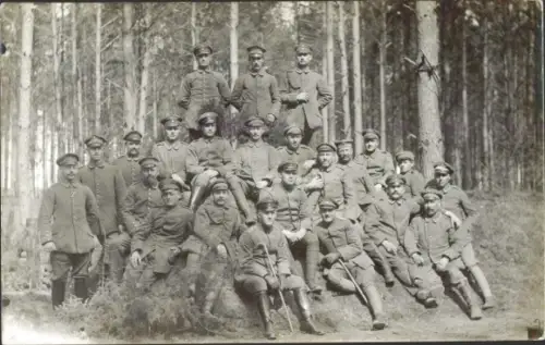 Foto Ak Baranawitschy Baranowitschi Weißrussland, Infanterie Regiment 219, Dt. Soldaten in Uniform