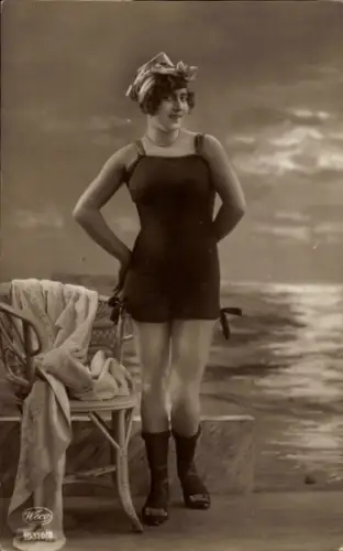Ak Frau im Badeanzug, Bademode