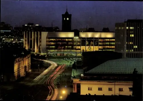 Ak Berlin Mitte, Blick zum Palast der Republik, Rathaus, Nachtbeleuchtung
