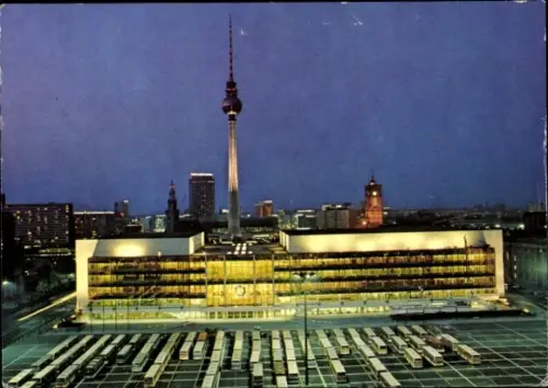 Ak Berlin Mitte, Palast der Republik, Fernsehturm, Rathaus, Nachtbeleuchtung