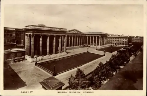 Ak Bloomsbury London England, British Museum,  Säulen, Garten,  