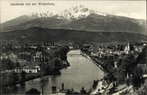 Ak Innsbruck in Tirol, Innsbruck von der Weiherburg, Berge im Hintergrund, Fluss, Stadtansicht