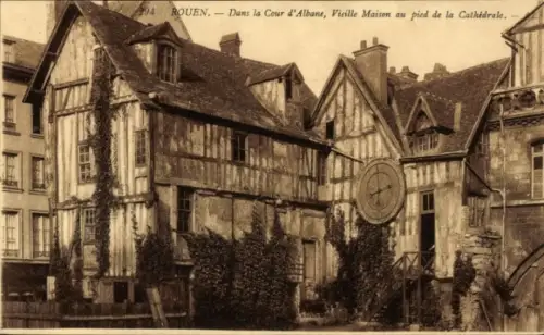 Ak Rouen Seine Maritime, Alte Häuser, Uhr,  Cour d'Albane, Kathedrale