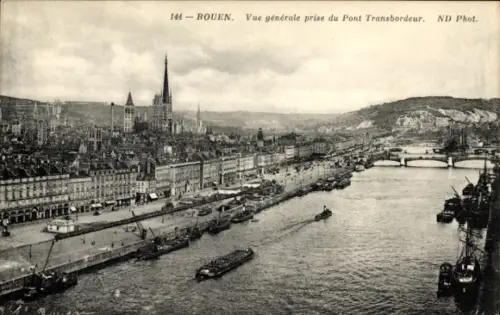 Ak Rouen Seine Maritime, Blick auf  Pont Transbordeur, Schiffe am Ufer, Stadtansicht
