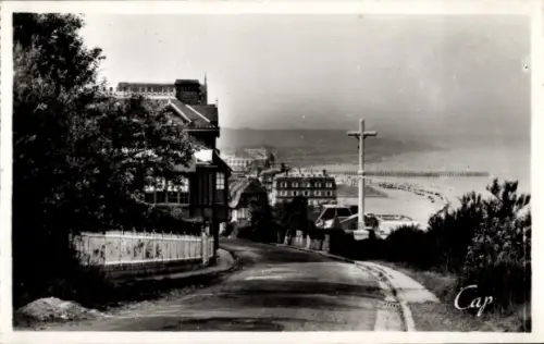 CPA Trouville Reine des Plages Calvados, Vue prise du Calvaire vers la plage