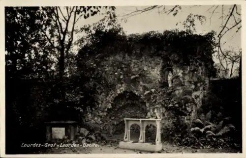 Ak Lourdes Hautes Pyrénées, Lourdes-Grotte, Statue, Natur, Steinstruktur