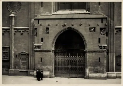 Ak Wien 1 Innere Stadt, Riesentor der St. Stephanskirche, romanische Basilika, Skulpturenschmuck