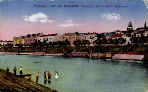 Ak Przemyśl Polen,  Fluss San, Stadtansicht, Menschen am Ufer