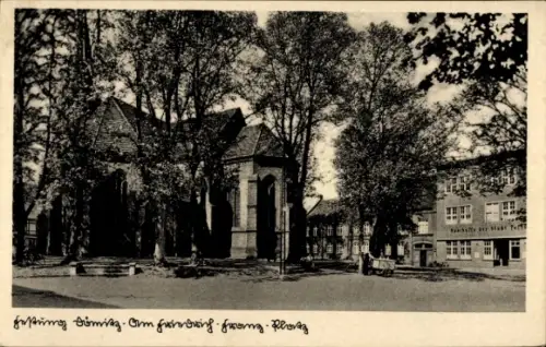 Ak Dömitz an der Elbe Mecklenburg, Vorderansicht einer Kirche, Bäume, Gebäude, 