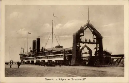 Ak Sassnitz auf Rügen, Trajektschiff, Sassnitz a. Rügen, Schwarz-Weiß-Foto