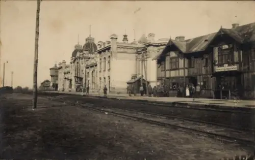 Foto Ak Kowel Ukraine, Bahnhof, Gleisseite