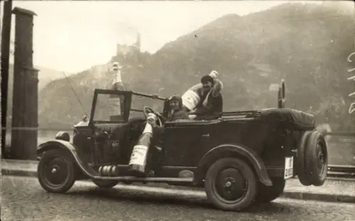 Foto Ak Sekt-Werbung, Auto, Sektflaschen