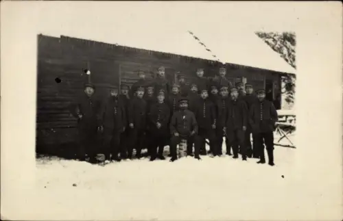 Foto Ak Deutsche Soldaten in Uniform in Skreide? in Kurland, Weihnachten 1916