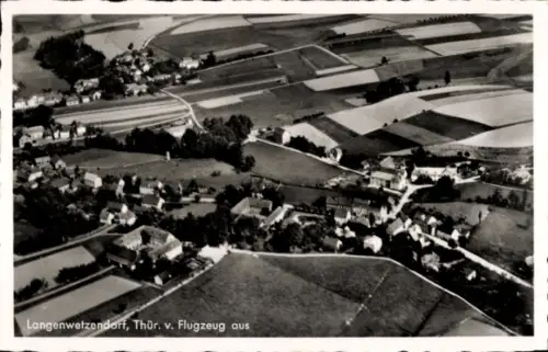 Ak Langenwetzendorf in Thüringen, Luftaufnahme von  Felder, Häuser, Landschaft
