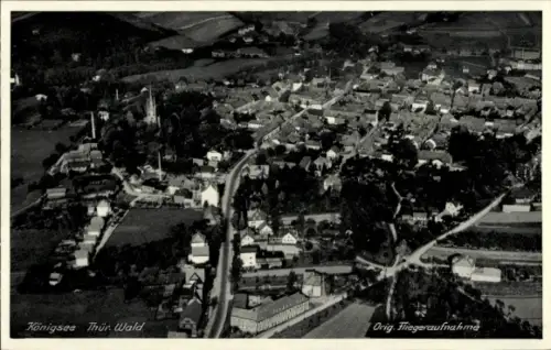 Ak Königsee in Thüringen, Luftaufnahme von  Häuser, Straßen, Landschaft