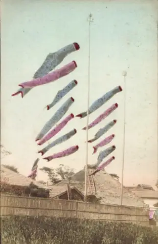 Ak Japan, Wohnhäuser, Zaun, Mast, Fahnen