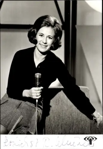 Ak Fernsehmoderatorin Rut Winkler, Portrait, Autogramm