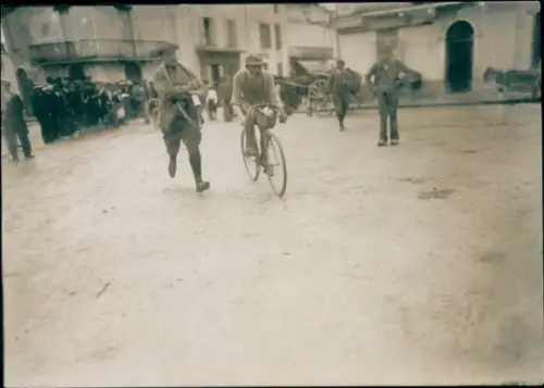 Foto Tour de France 23.7.1910, Etappe Bayonne - Bordeaux, Radrennfahrer Augustin Ringeval