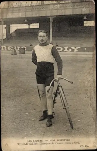 Ak Radrennfahrer Thuau, Millo, Sprinter, Französischer Meister 1903, Radrennbahn