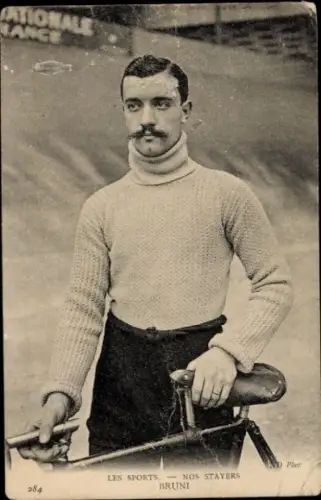 Ak Radrennfahrer Bruni, Steher, auf einer Radrennbahn