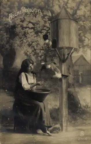 Ak Aschenbrödel, Gebrüder Grimm, Märchen, Mädchen unterm Taubenschlag