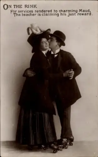 Ak Liebespaar beim Rollschuhfahren, on the Rink