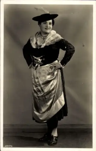 Ak Frau in Tracht, Portrait