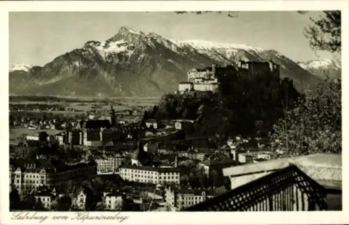 Ak Salzburg in Österreich, Schloss, Berge, Stadtansicht, Schwarz-Weiß-Foto, Salzburg Kapuzinerber