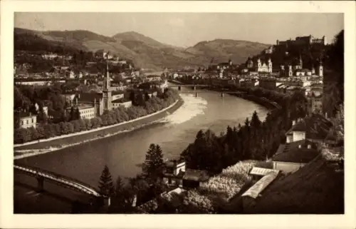 Ak Salzburg in Österreich, Panoramablick auf  Fluss, Berge, Stadtansicht