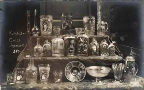 Foto Ak Innsbruck in Tirol, Kunst-Geschirr, Teller, Flaschen, Glas