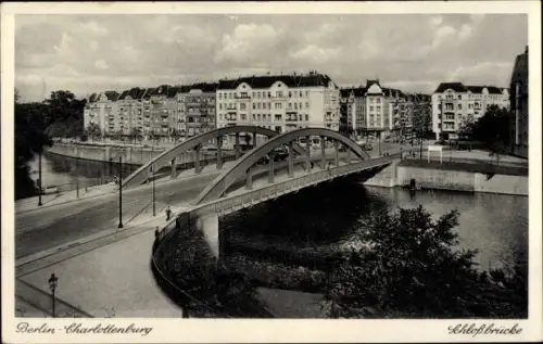 Ak Berlin Charlottenburg, Blick über die Schlossbrücke
