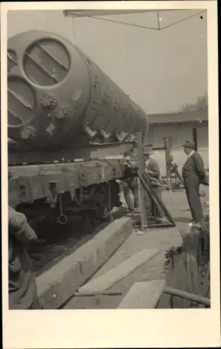 Foto Ak Entladung von einem großen Tank ?