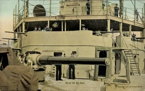 Ak Amerikanisches Kriegsschiff, Geschütz, Marinesoldaten