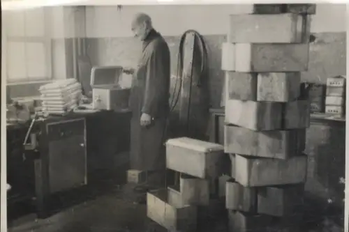 Original Foto Berlin Weißensee, Bezirksamt, Lagerhalle, um 1948