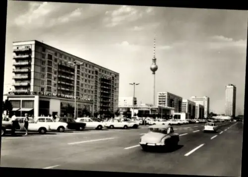 Ak Berlin Mitte, Karl Marx Allee, Fernsehturm, Autos