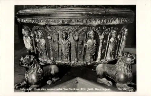 Ak Salzburg in Österreich,  romanisches Taufbecken, XIII. Jhdt., Bronzeguss, Löwenfiguren