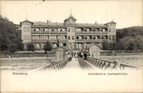 Ak Glücksburg an der Ostsee, Strandhotel, Landungsbrücke, Glücksburg