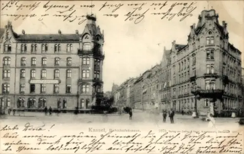 Ak Kassel in Hessen,  Bahnhofstrasse,  von 1901, Personen auf der Straße