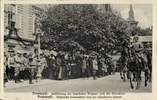 Ak Przemyśl Polen, Defilierung der bayrischen Truppen nach der Einnahme