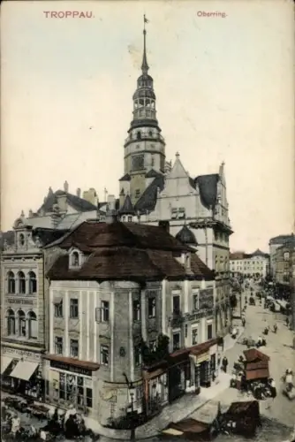 Ak Opava Troppau Region Mährisch Schlesien, Stadtansicht  Oberring,  Gebäude, Menschen auf der St