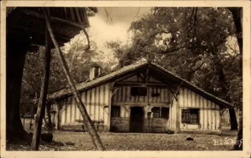 Ak Frankreich, Gascogne, Altes Haus mit Hühnerstall