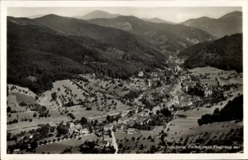 Ak Salzburg in Österreich, Luftaufnahme von  Berge, Täler, Felder
