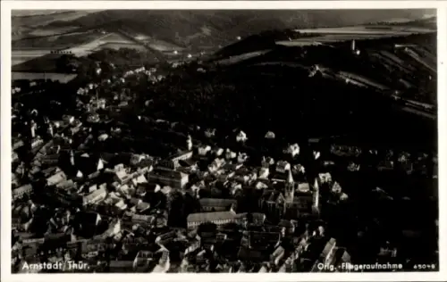 Ak Arnstadt in Thüringen, Luftaufnahme von  Thüringen, Häuser, Landschaft