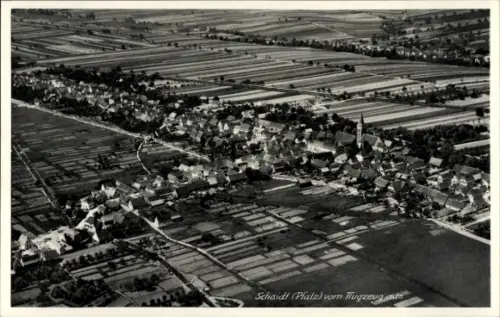 Ak Schaidt Wörth am Rhein in der Pfalz, Luftaufnahme von Schaidt, Pfalz, Felder, Häuser, Kirche