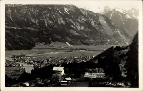 Ak Schwaz in Tirol, Berglandschaft, Tal, Ort  Fluss, Bäume