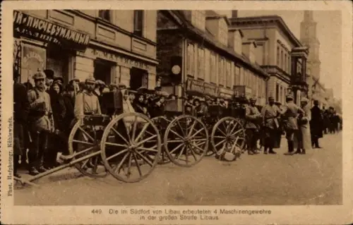 Ak Liepaja Libau Lettland, Erbeutete Maschinengewehre, Soldaten