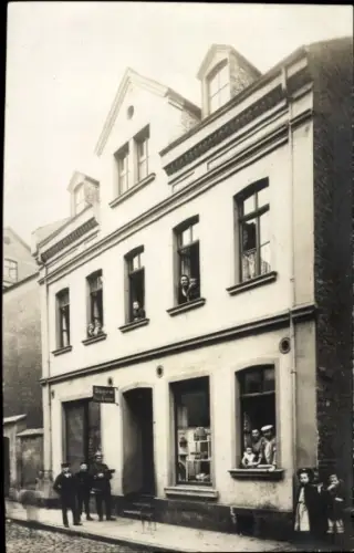 Ak Magdeburg an der Elbe, Haus mit Fenstern, Personen im Erdgeschoss, Beschriftung 'Backerci', Ve