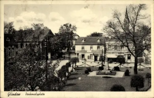 Ak Glindow Werder an der Havel, Glindow Denkmalsplate, Park mit Bäumen, Gebäude, Brunnen