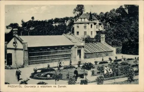 Ak Przemyśl Polen, Orangerie, Blick auf das Schloss, Garten, Menschen
