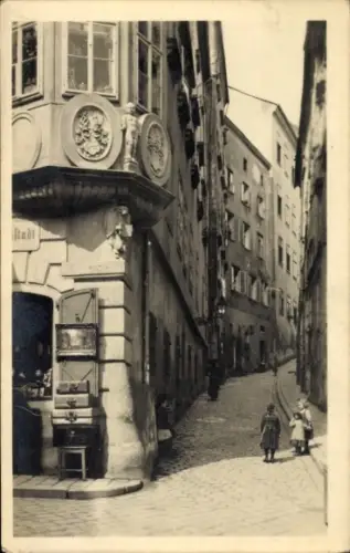 Ak Linz an der Donau Oberösterreich, Altstadt, enge Gasse, Kinder, Stadtansicht,  Fotografie